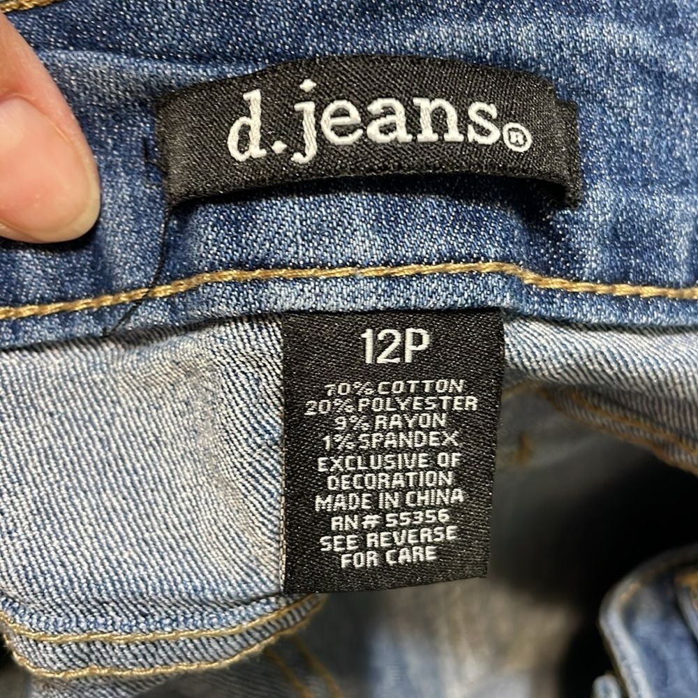 D. jeans Embroidered Capri Jeans, coral flowers, 12P - Picture 4 of 4